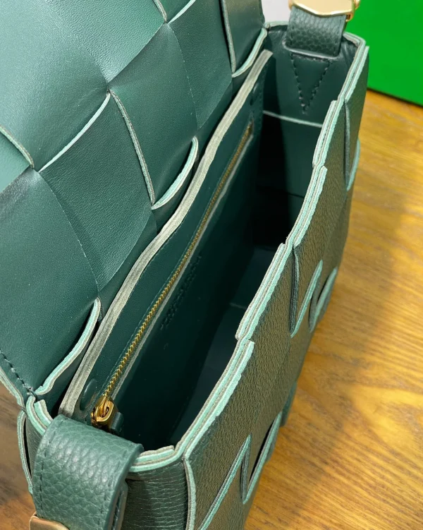 BV CASSETTE bag Size: 23x15 666870 - Image 6