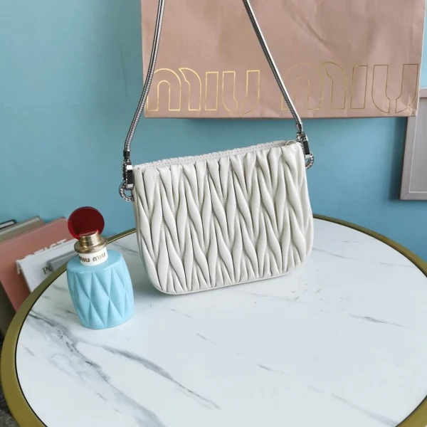 Miu Miu Casual Lambskin Size：20X15X4.5cm - Image 9