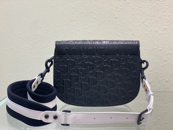 Bobby Clutch Size: 22cm - Image 6