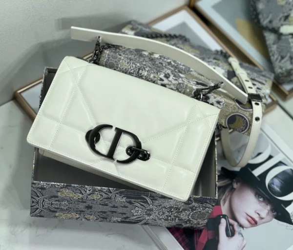 30 Montaigne Chain Clutch Size: 25.5cm - Image 6