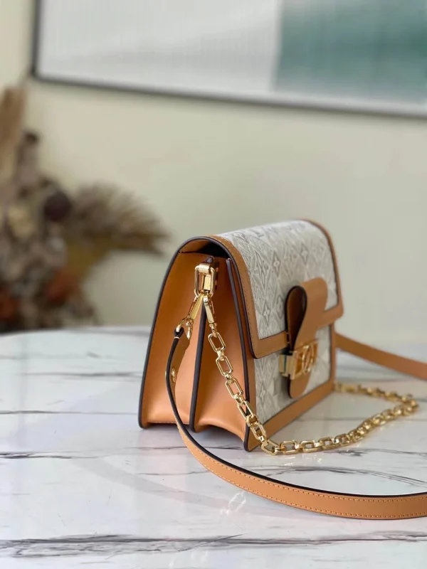 Louis Vuitton Size: 25 x 17 x 10.5 cm - Image 9