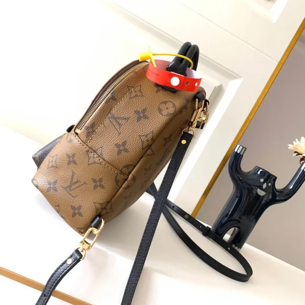 LV Model: M44872 Size:17x22x10cm - Image 8