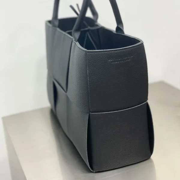BV ARCO TOTE bag Size:38x25cm 609175 - Image 7