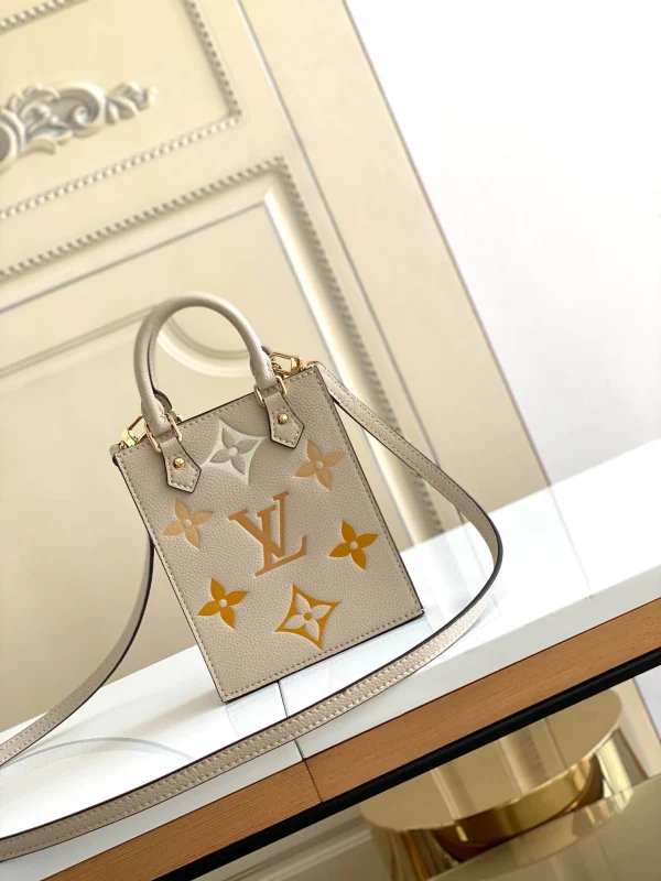 Louis Vuitton Size: 14.0 x 17.0 x 5.0 cm - Image 18