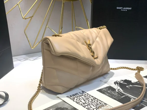 LOULOU PUFFER Lambskin bag Size: 23x15.5x5.8cm Model: 620333 - Image 8