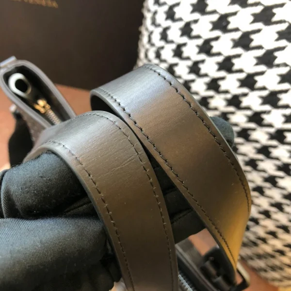 BV Briefcase Size: 30cm Black - Image 4