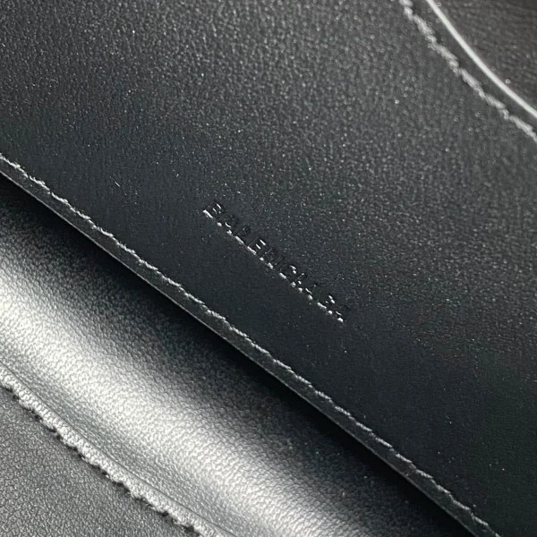 Balenciag* Neo Classic biker bag Model: 1993 Size: 13.5*18*7.5*12cm - Image 2