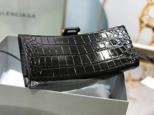 Balenciaga Paris Model: 23x10x24cm Size: 19x8x21cm - Image 4