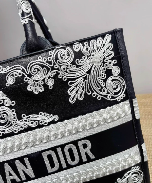 Book Tote Series Size: 41.5cm 36cm 22cm - Image 2