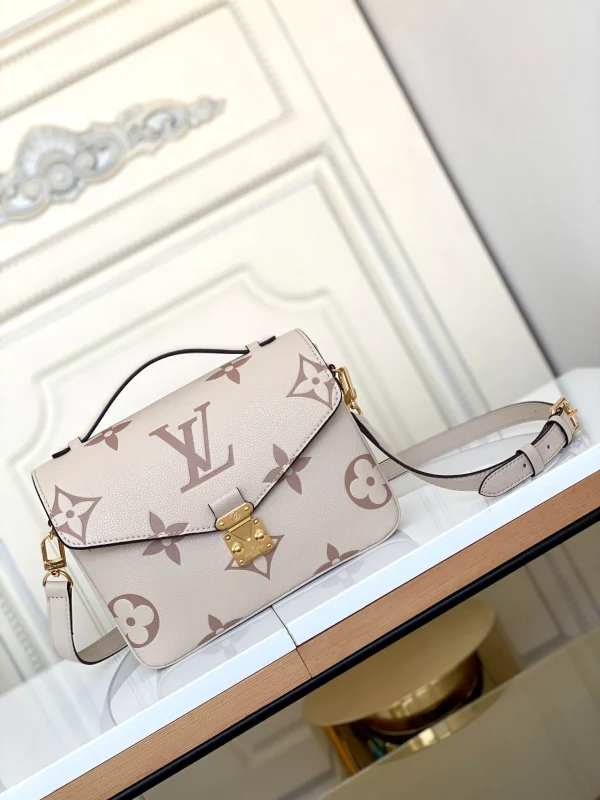 Louis Vuitton size: 25x19x7cm
