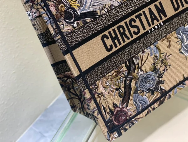 Book Tote Clutch Size: 36cm - Image 6