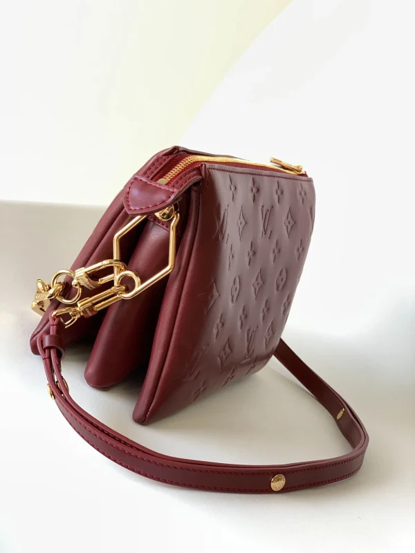 Louis Vuitton Size: 20 x 16 x 12 cm - Image 9