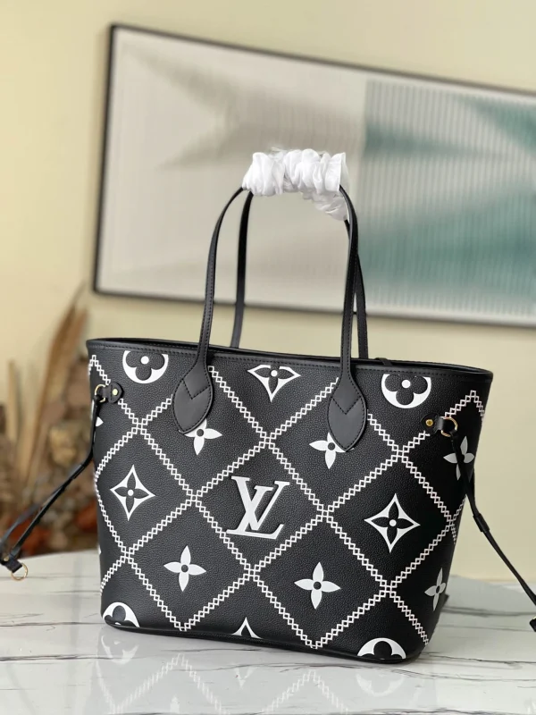 Louis Vuitton Spring Collection Size: 31 x 28 x 14 cm - Image 8